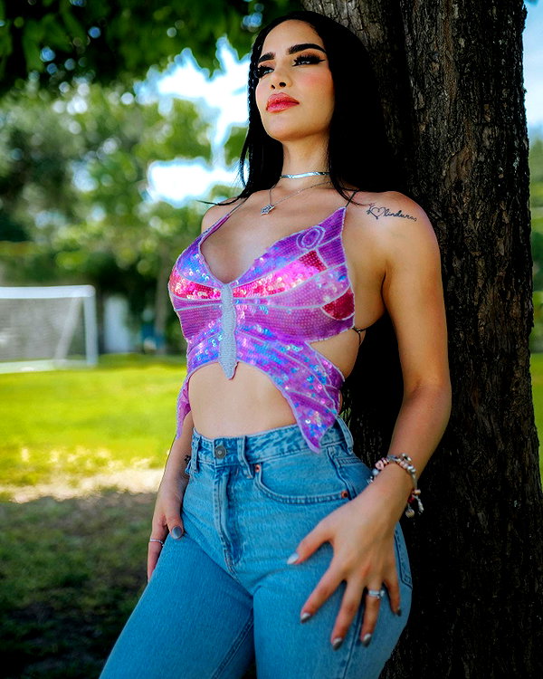 kimberly.loaiza instagram image archive image