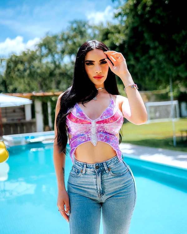 kimberly.loaiza instagram image archive image