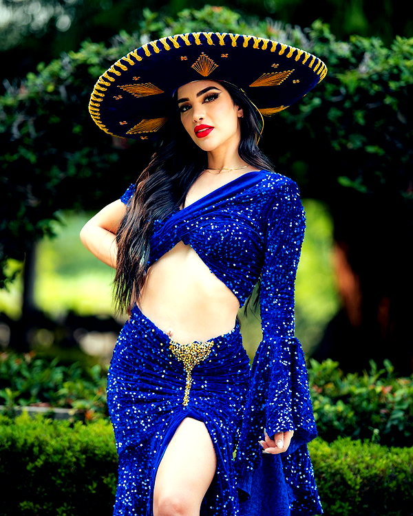 kimberly.loaiza instagram image archive image