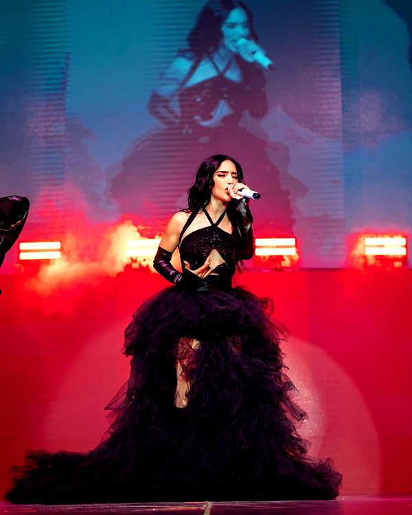 kimberly.loaiza instagram image archive image