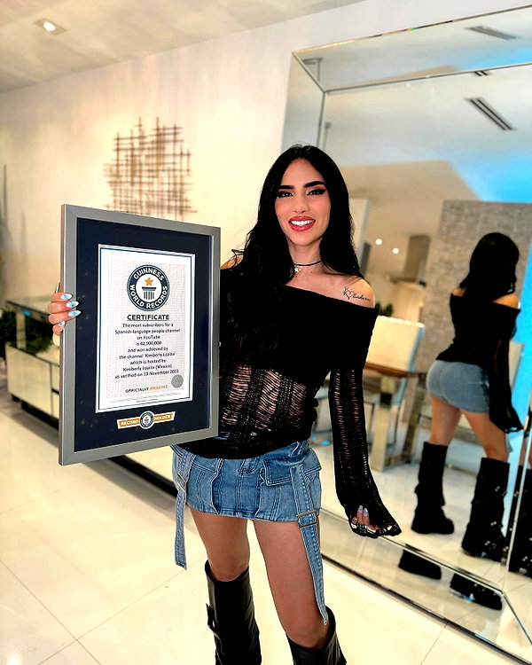 kimberly.loaiza instagram image archive image