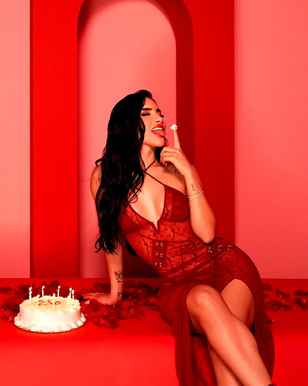 kimberly.loaiza instagram image archive image