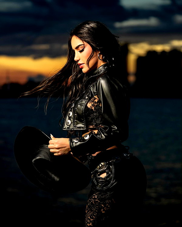 kimberly.loaiza instagram image archive image