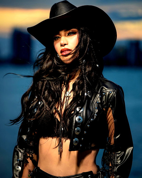 kimberly.loaiza instagram image archive image