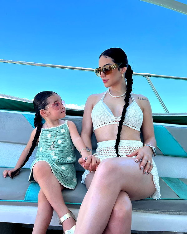 kimberly.loaiza instagram image archive image