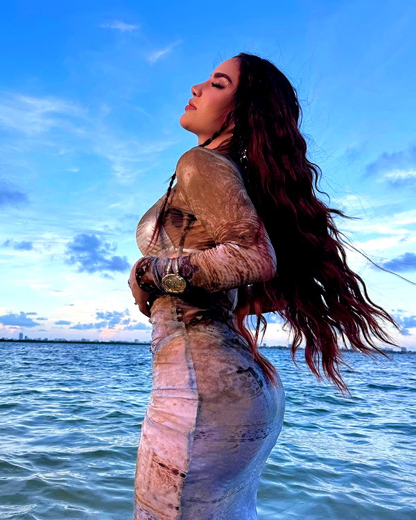 kimberly.loaiza instagram image archive image