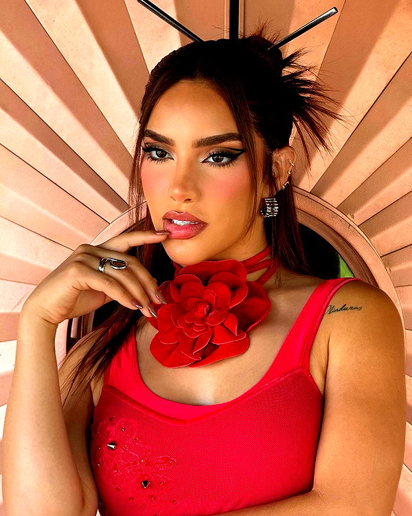 kimberly.loaiza instagram image archive image