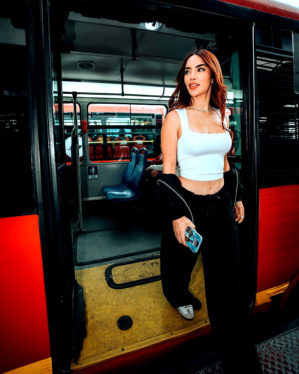 kimberly.loaiza instagram image archive image