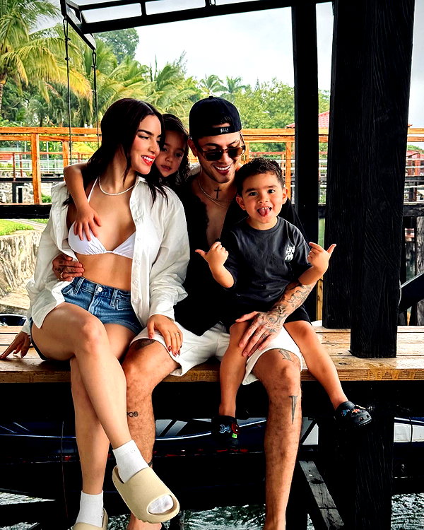 kimberly.loaiza instagram image archive image