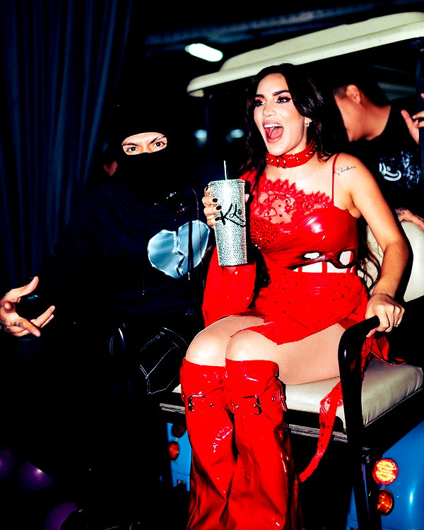 kimberly.loaiza instagram image archive image