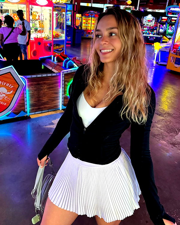 kirstentoosweet instagram image archive image