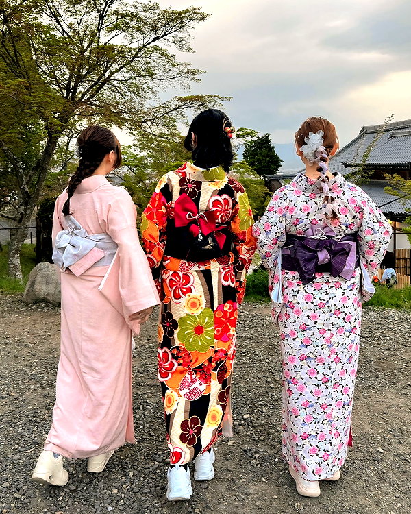 kitsunee.___ instagram image archive image