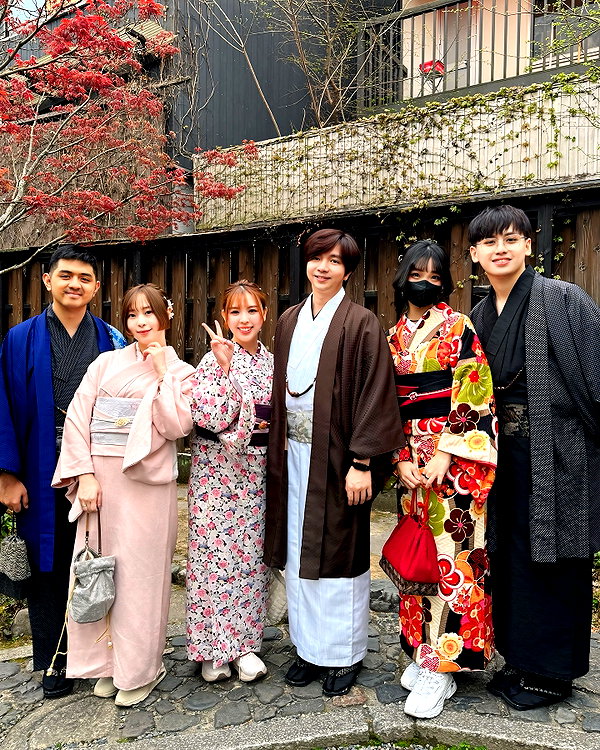 kitsunee.___ instagram image archive image