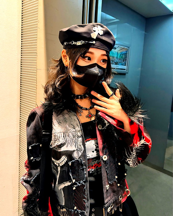 kitsunee.___ instagram image archive image