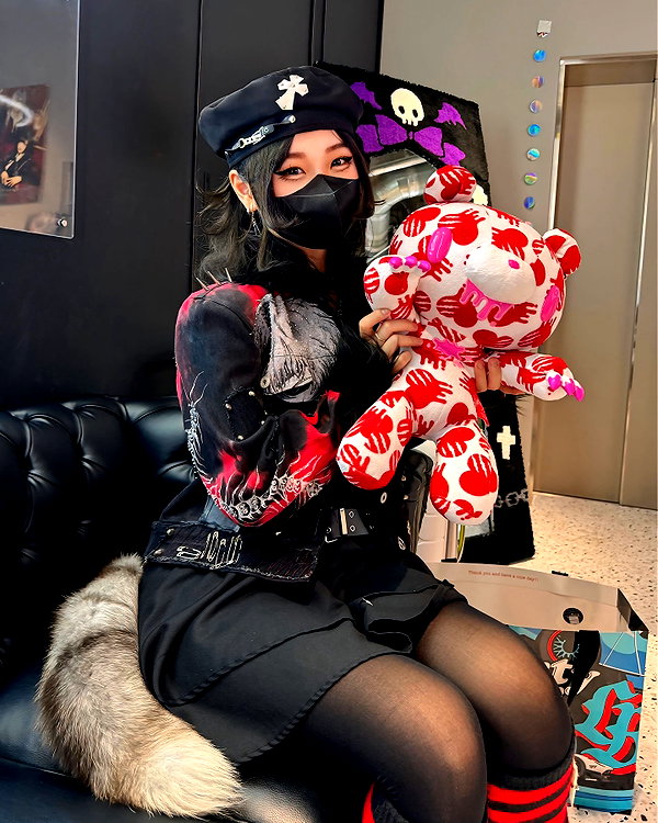 kitsunee.___ instagram image archive image