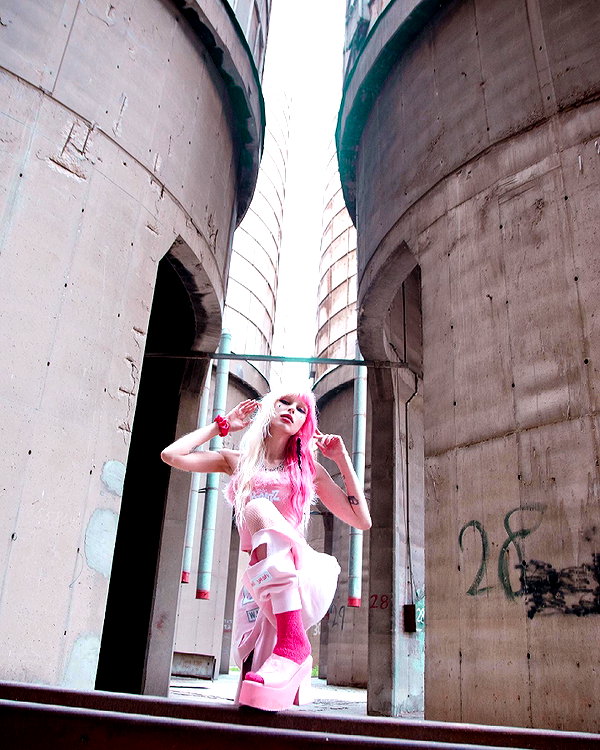kriiizellda instagram image archive image