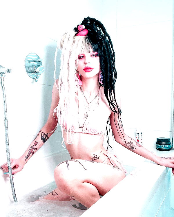kriiizellda instagram image archive image