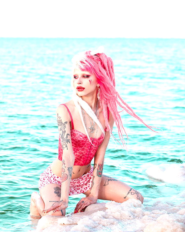 kriiizellda instagram image archive image