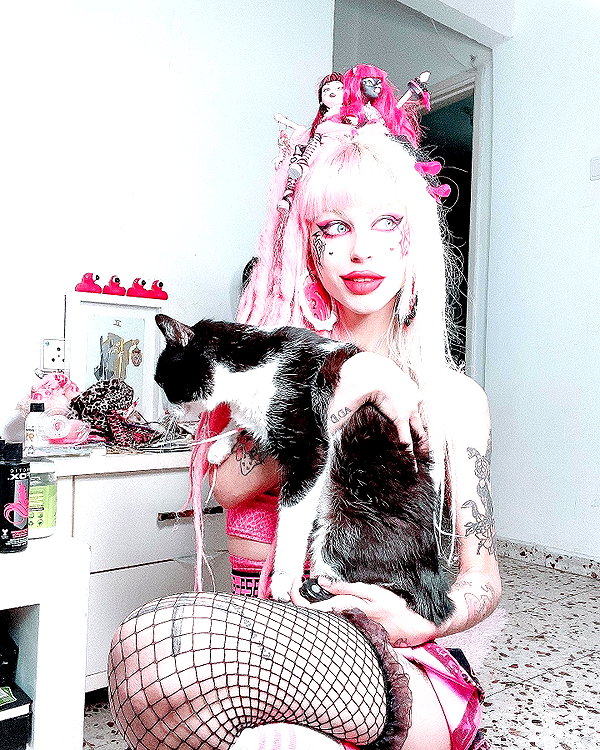 kriiizellda instagram image archive image