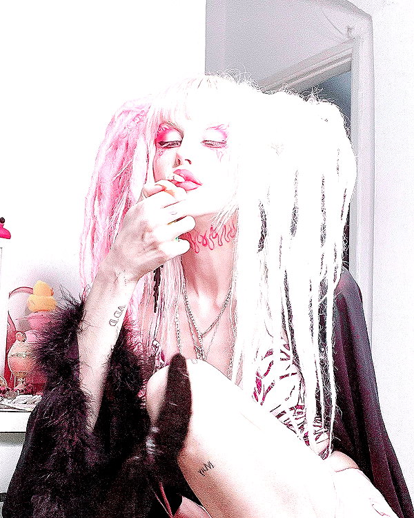 kriiizellda instagram image archive image