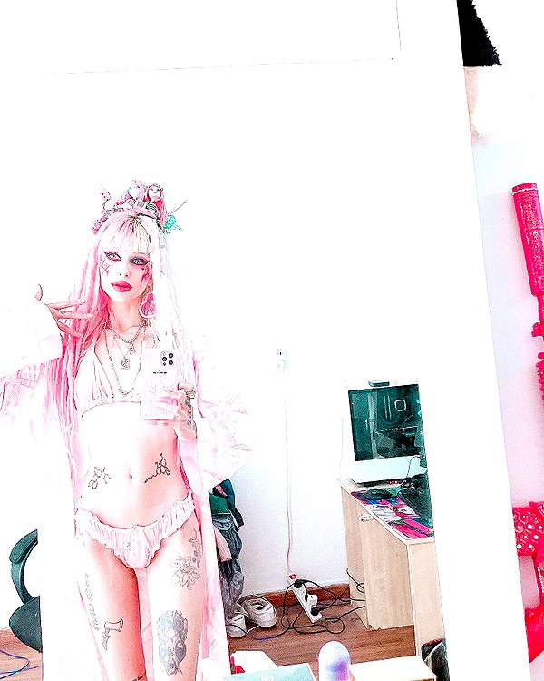 kriiizellda instagram image archive image