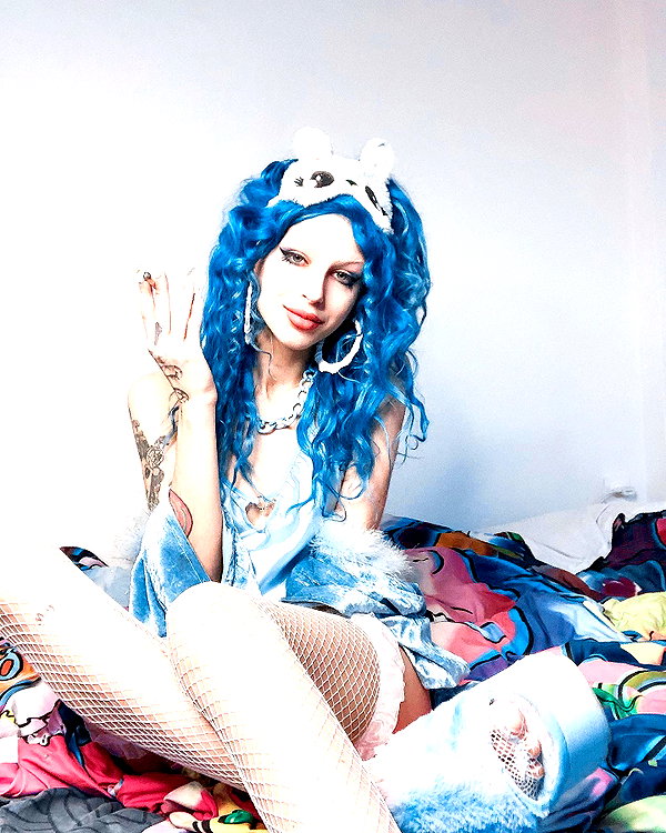 kriiizellda instagram image archive image