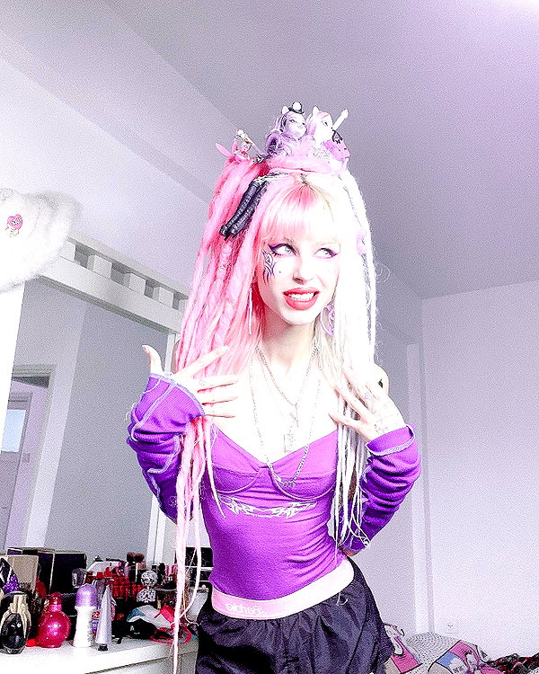kriiizellda instagram image archive image