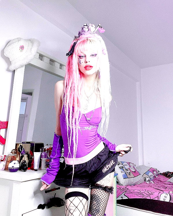 kriiizellda instagram image archive image