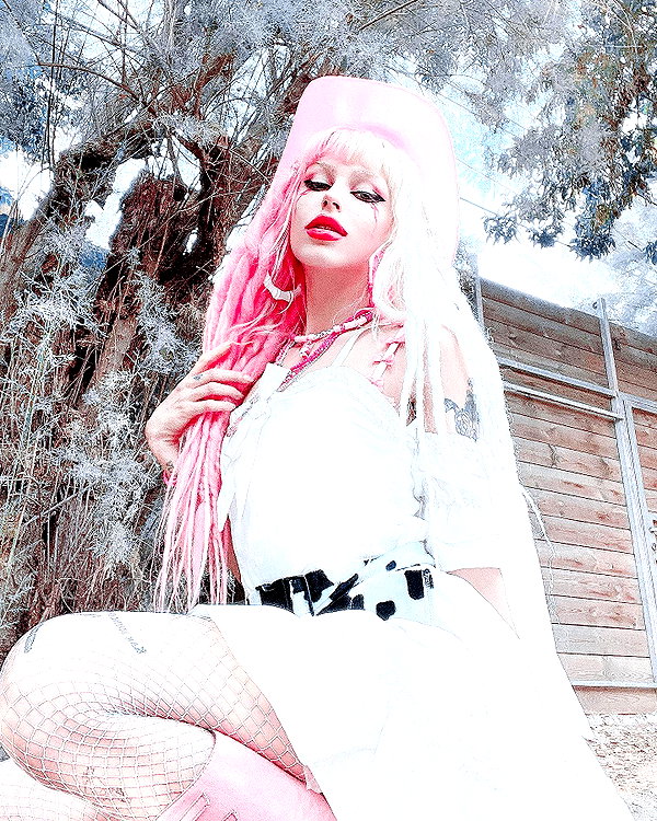 kriiizellda instagram image archive image