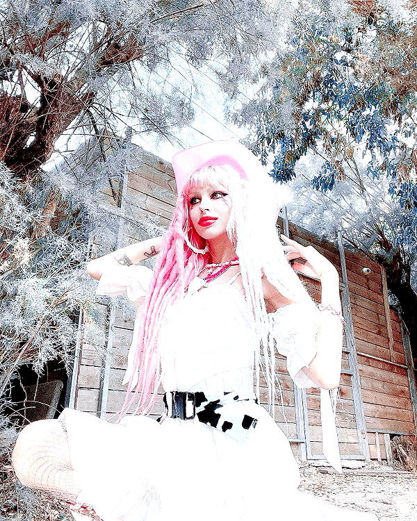 kriiizellda instagram image archive image