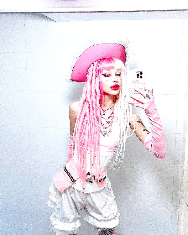 kriiizellda instagram image archive image