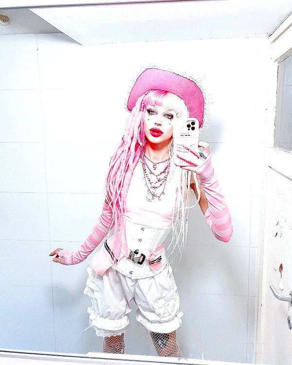 kriiizellda instagram image archive image