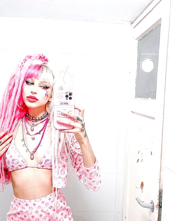 kriiizellda instagram image archive image