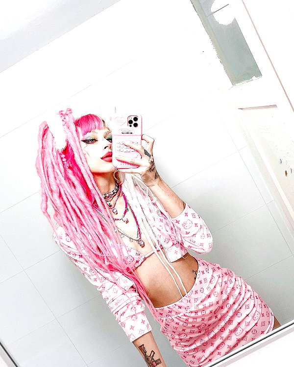 kriiizellda instagram image archive image