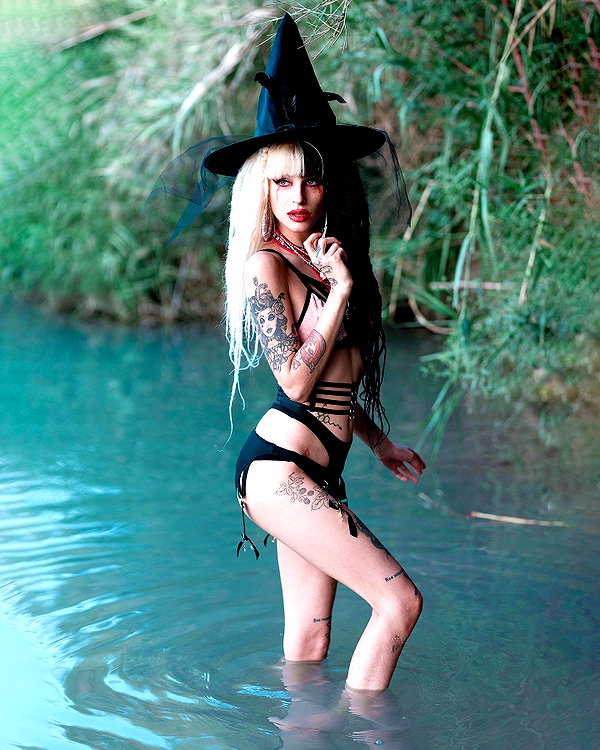 kriiizellda instagram image archive image