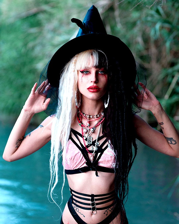 kriiizellda instagram image archive image