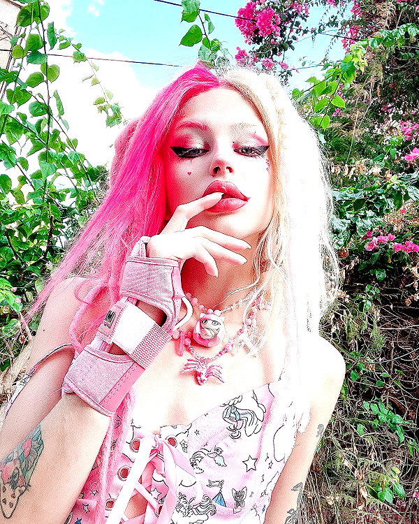 kriiizellda instagram image archive image