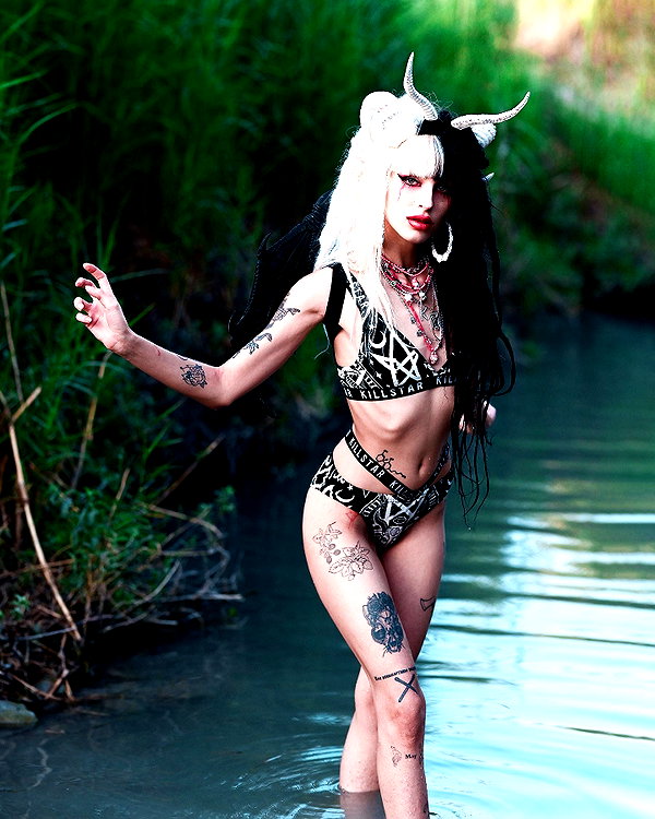 kriiizellda instagram image archive image