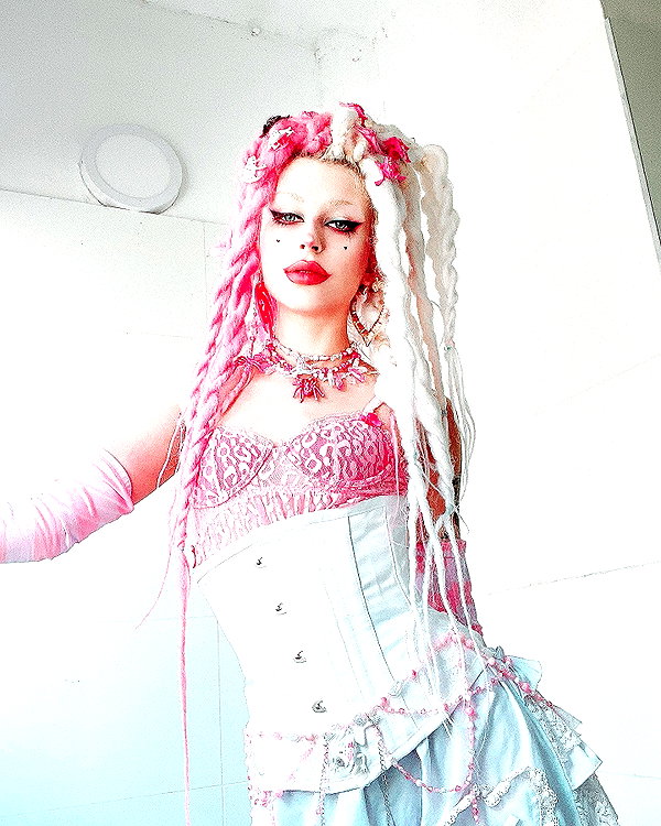 kriiizellda instagram image archive image