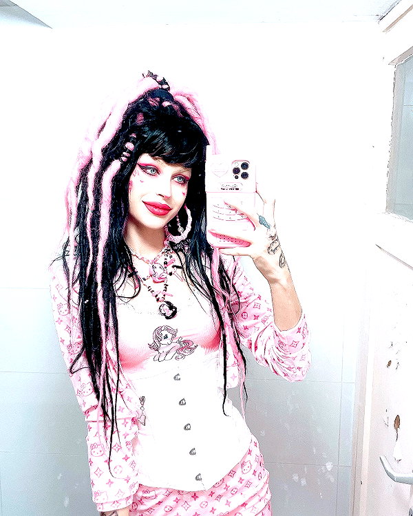 kriiizellda instagram image archive image