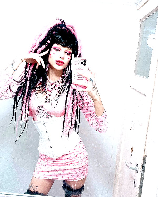 kriiizellda instagram image archive image