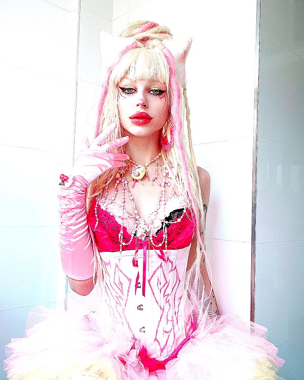 kriiizellda instagram image archive image