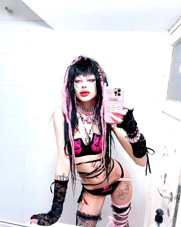 kriiizellda instagram image archive image