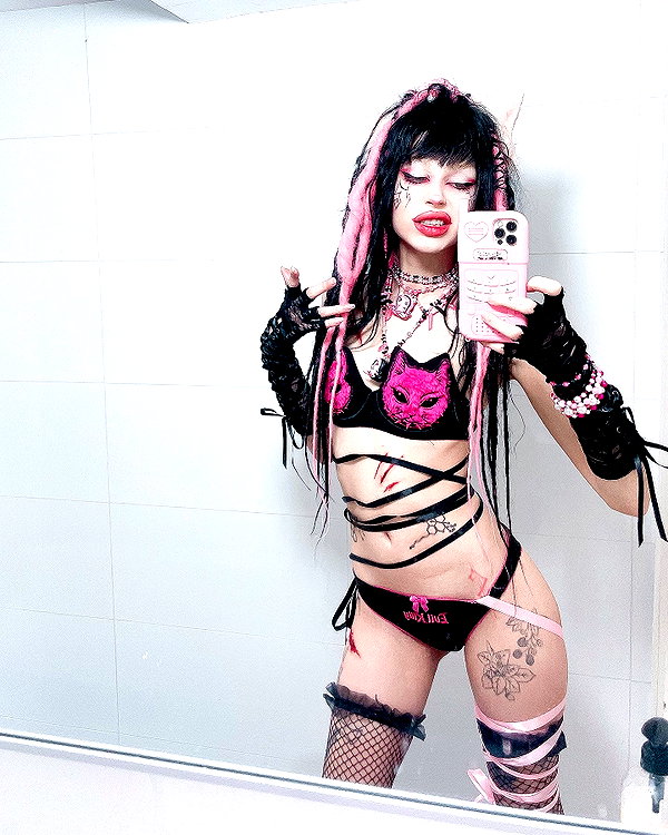 kriiizellda instagram image archive image