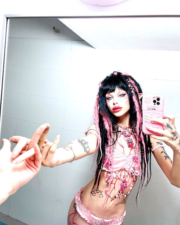 kriiizellda instagram image archive image