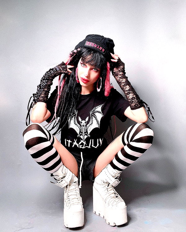 kriiizellda instagram image archive image