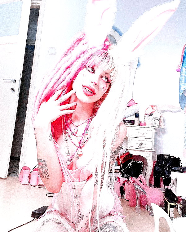 kriiizellda instagram image archive image