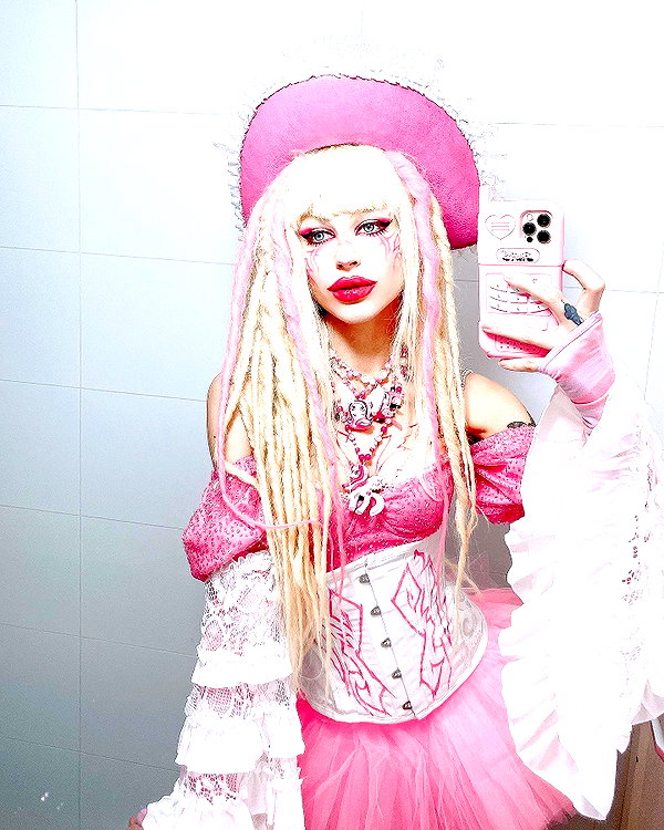 kriiizellda instagram image archive image