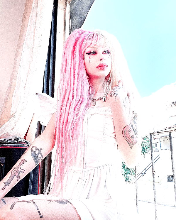 kriiizellda instagram image archive image