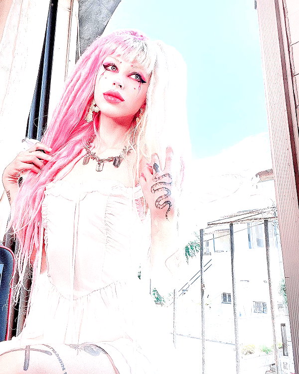 kriiizellda instagram image archive image